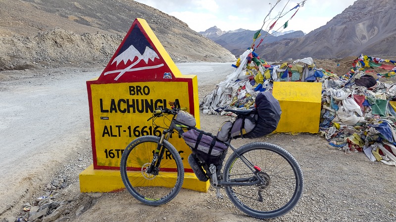 Cycling to Lachung La pass at 16616 ft